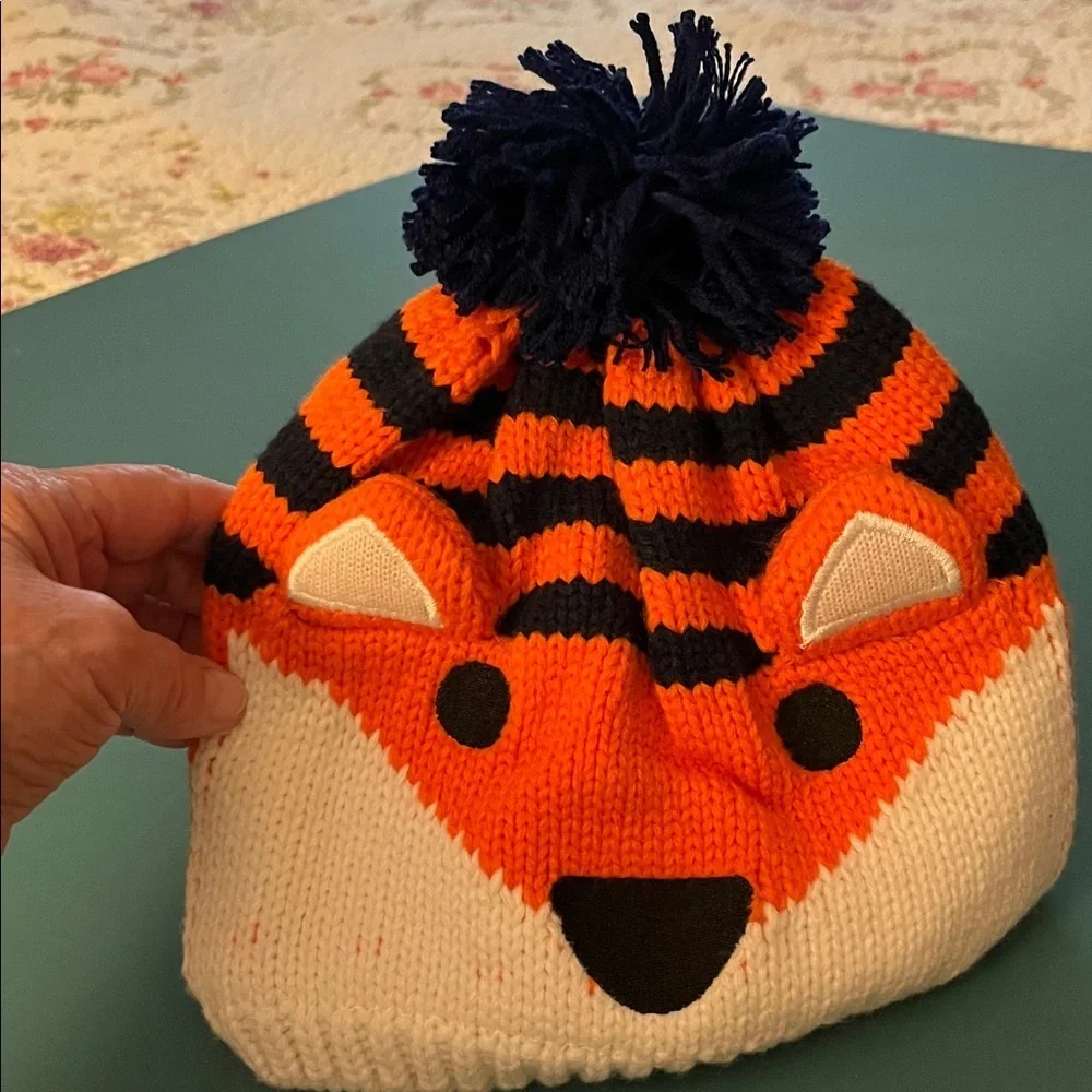 High Desert Gear child’s winter knit cap. Bear face. Size L/XL NWT